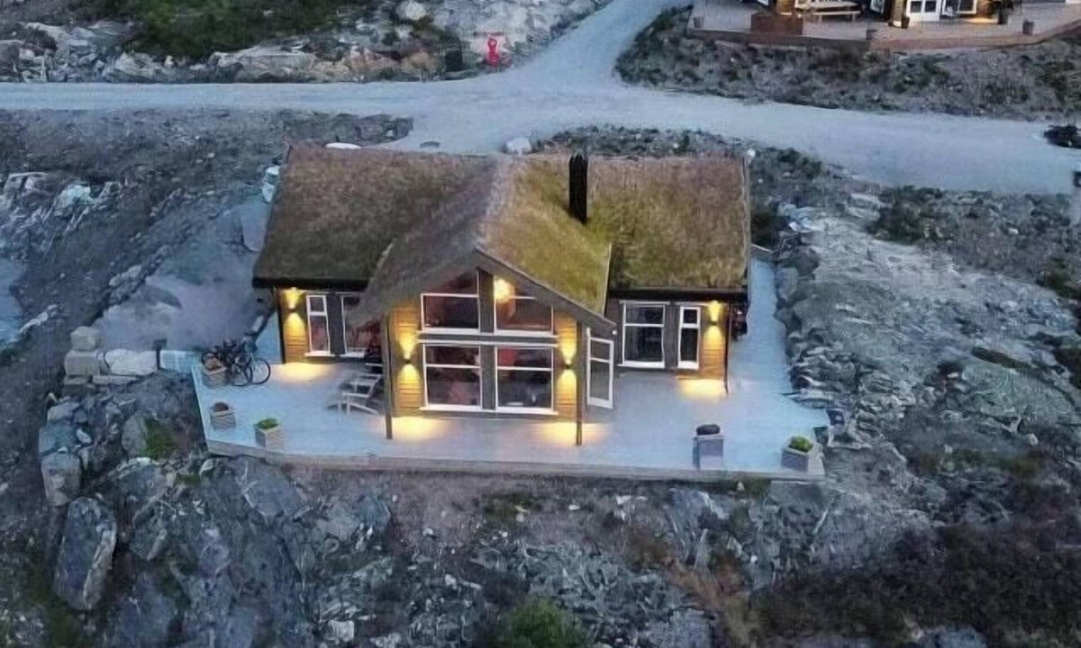 Gautefall House | Modern cabin with a natural plot at Gautefall