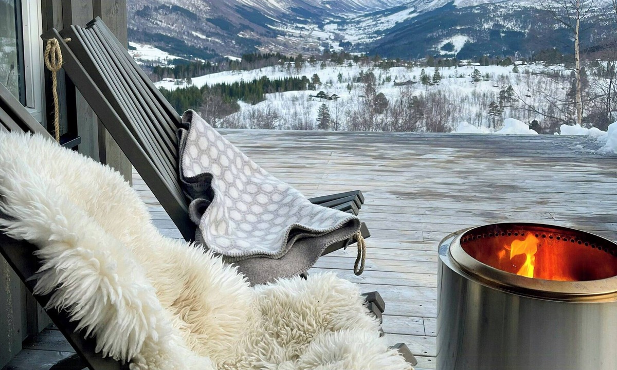 Møre og Romsdal House | Modern cabin with jacuzzi in The Sunnmøre Alps