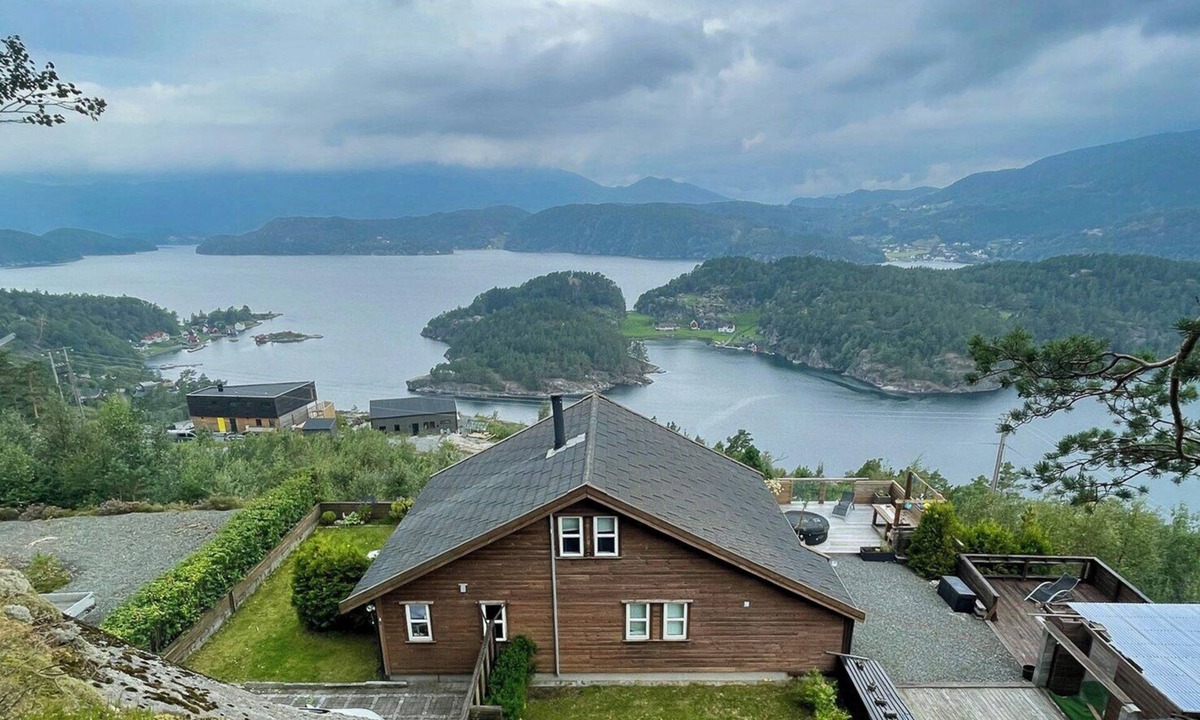 Suldal House | Modern cabin with panoramic views in Aukland