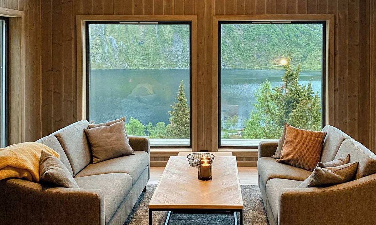 Dalsbygda House | Modern cabin with view over Eidsvatnet