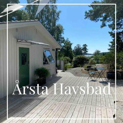Arsta Havsbad Villa | Modern Cottage in Årsta Havsbad Stockholm, Sweden