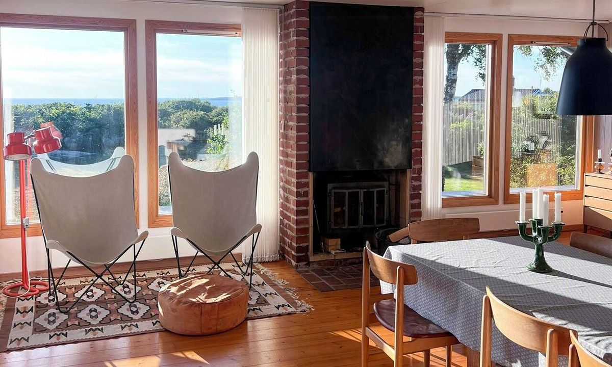 Ugglarp House | Modern cottage with sea views near Ugglarpsstrand