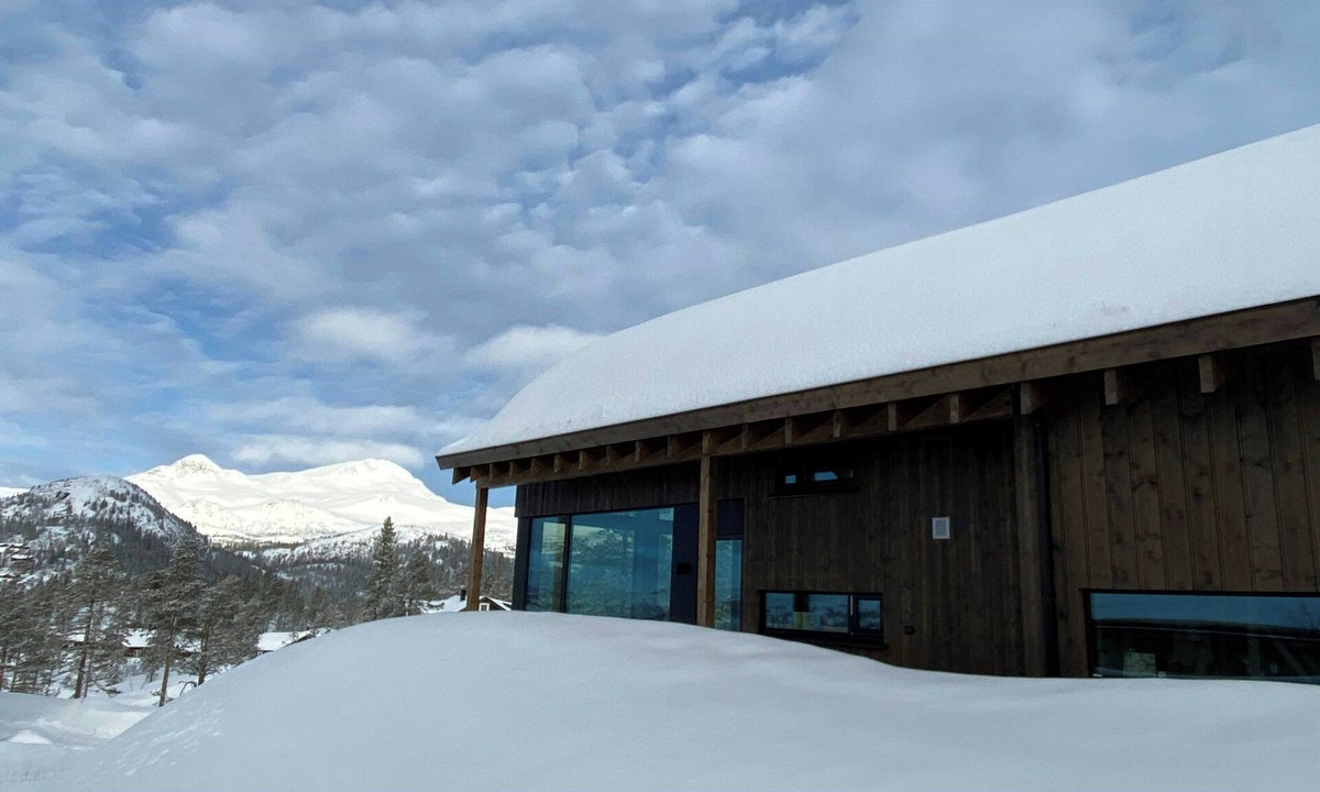 Hjartdal House | Modern family cabin by the ski trail in Tuddal