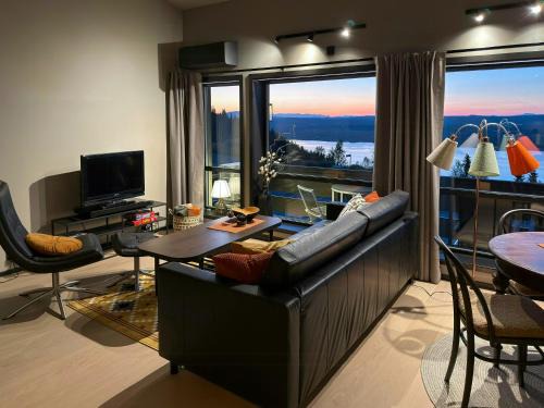 Kamben Apartment | Modern Flat With Fjord View On Golsfjellet