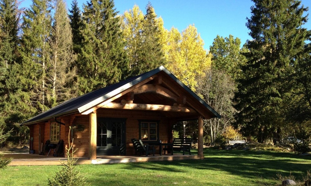Ryd House | Modern holiday home with sauna, hot tub for bathing and trout pond in Småland