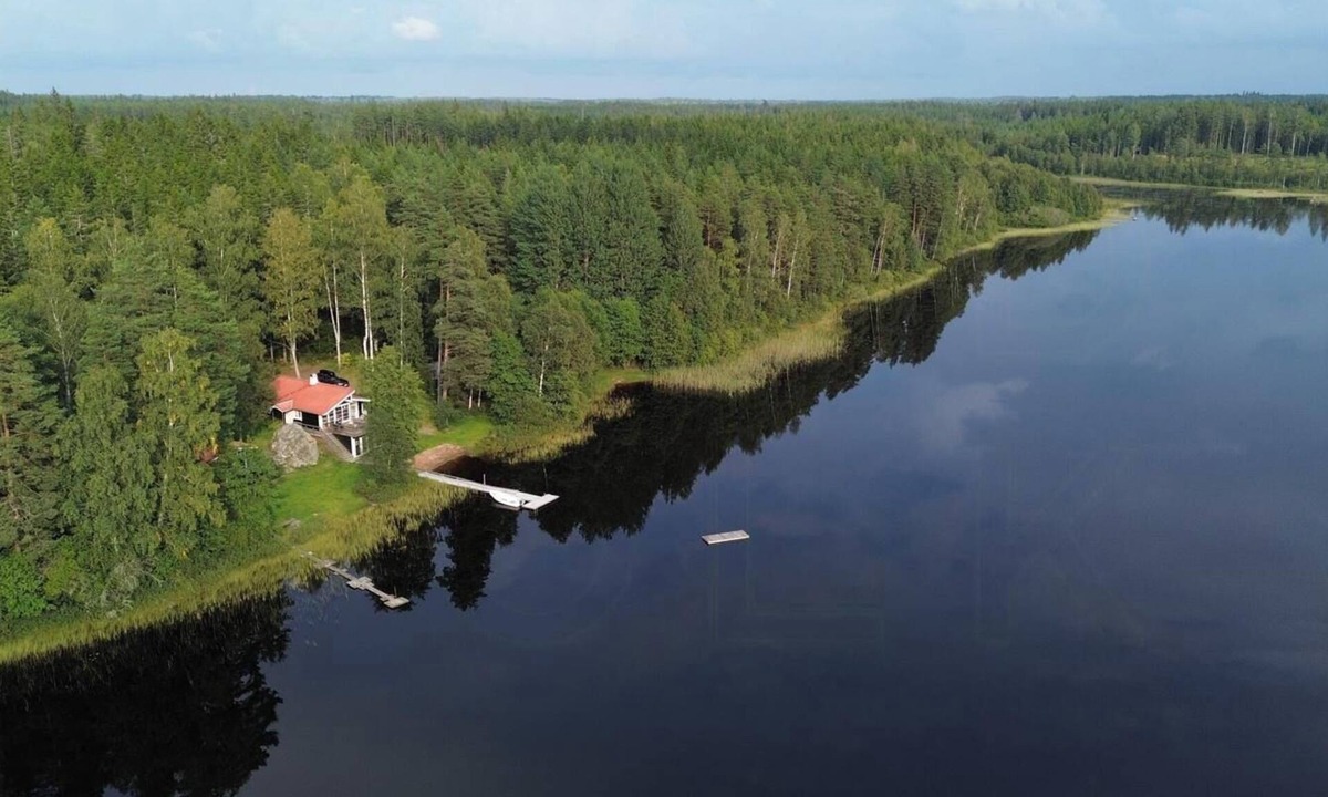 Aseda House | Modern house with private lake and sauna