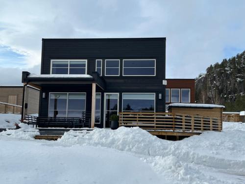 Kviteseid House | Modern lakehouse with sauna, near golf and alpine