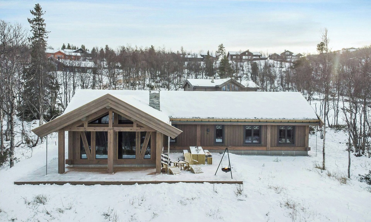 Hol Municipality House | Modern log cabin for whole family at Geilo