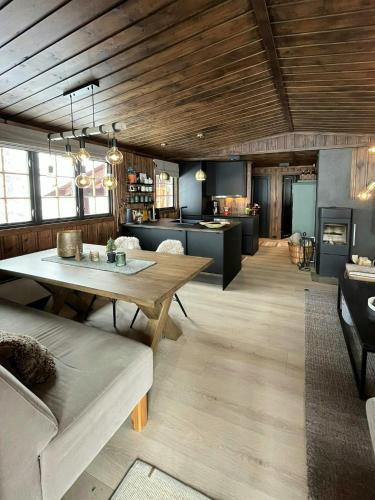 Vikberget House | Modern Mountain Cabin With Views Over Slokovannet