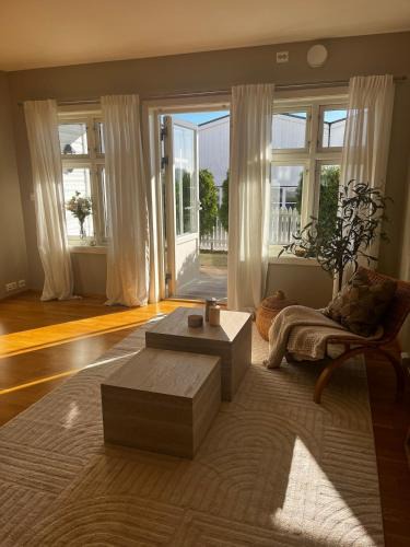 Fevik Apartment | Modern seaside apartment at Fevik in Grimstad