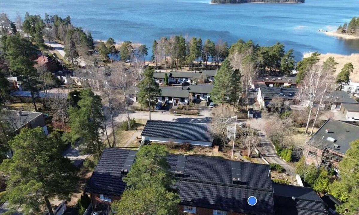 Espoo House | Modern Seaside Townhouse with Sauna, Garden & Free Parking
