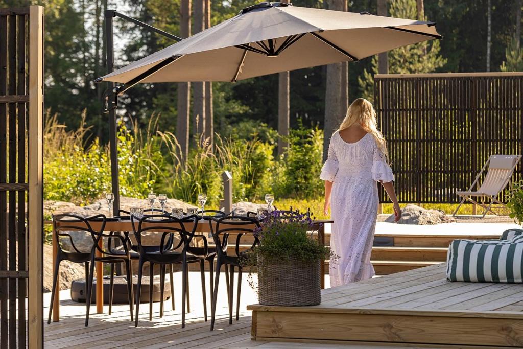 Porvoo House | Modern seaside villa - own beach and beach sauna - panoramic windows