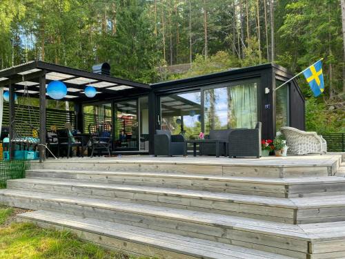 Vreta Kloster House | Modern Stuga Med Bastu Vid Insjön I Bjäsäter