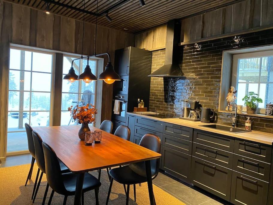 Jarvso House | Modern Stuga med Ski Lodge känsla