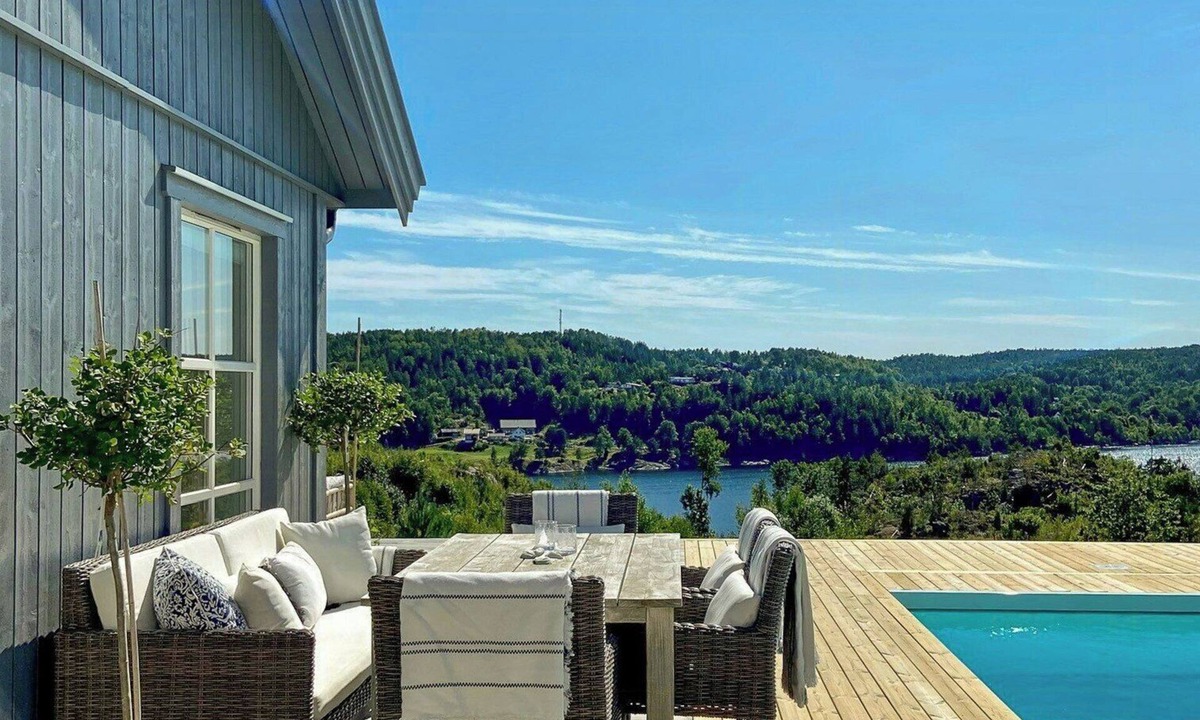 Risor House | Modern summer house with pool in Risør