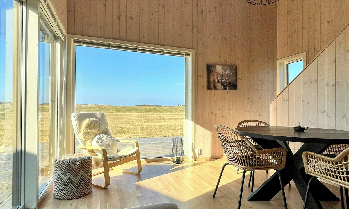 Klepp House | Modern surf cabin at Borestranden beach