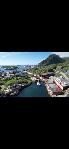 Stamsund House | Modern waterfront rorbu with terrace and stunning sea view - free parking