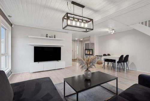 Asker House | ModernTownhouse Near Oslo,Fjord,Marka,All Day Sun
