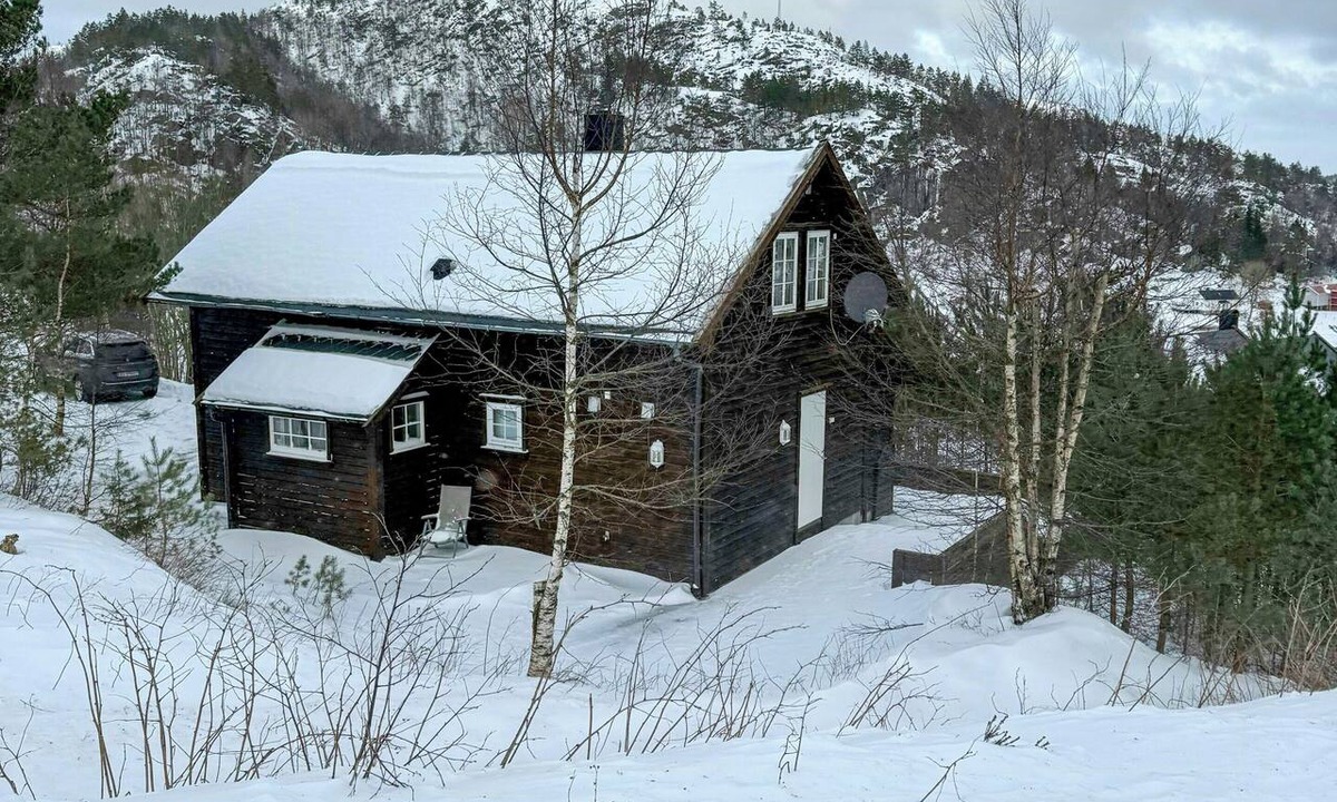 Kvinlog House | Mountain cabin in Snødalen with fireplace