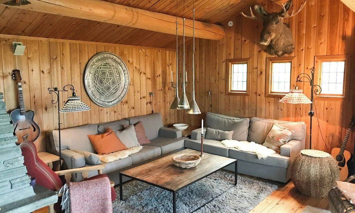 Vestre Slidre House | Mountain cabin views of hills and lake