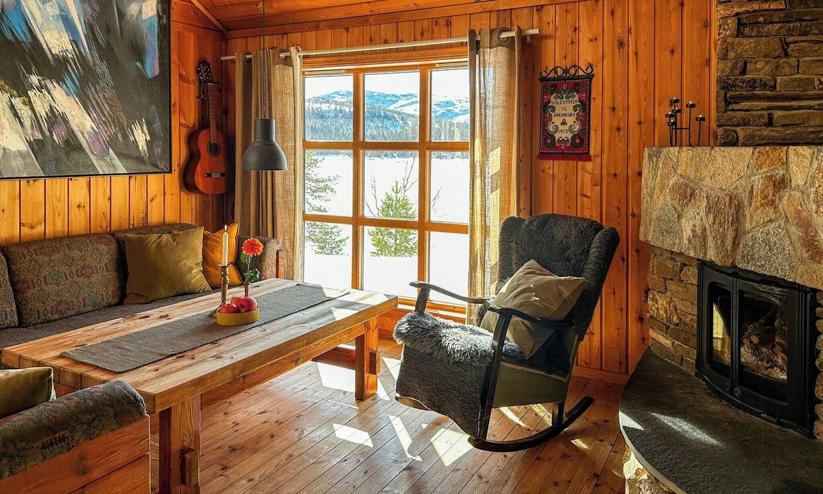 Orkdal House | Mountain cabin with private dock by Søvatnet