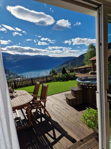 Stryn Apartment | Mountain & Fjord View Apartment