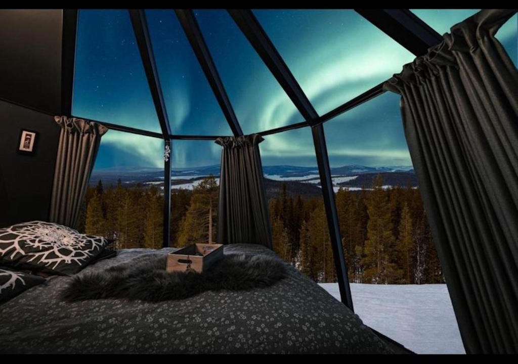 Jokkmokk Municipality House | Mountain Glass Room Luxury getaway for two - wild nature experience in Sweden