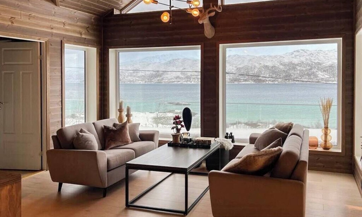 Tromso House | Mountain home with view near Tromsø