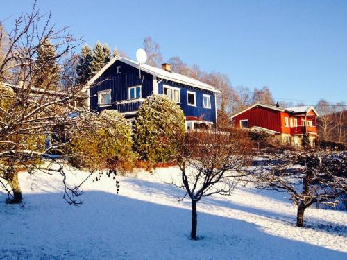 Baerum Apartment | Mountain view Apartment near Oslo: bedroom, lounge, kitchen and bathroom. Flat in Rykkinn