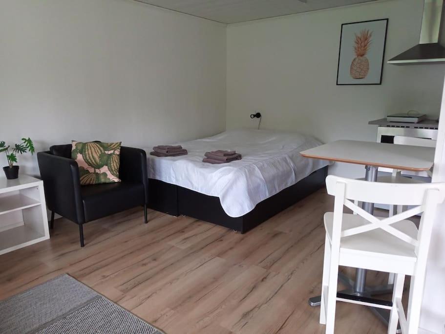 Ekbacken Apartment | Mysig studio med veranda och tvättmaskin