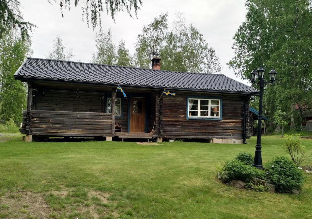 Grangarde House | Mysig timmerstuga vid sjön Björken