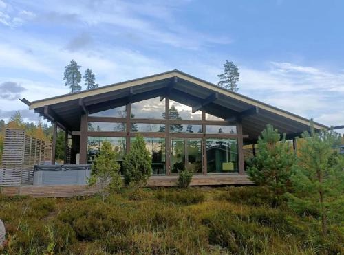 Ahtari Villa | Naava Resort Luppo - Huvila järvinäkymällä ja ulkoporealtaalla
