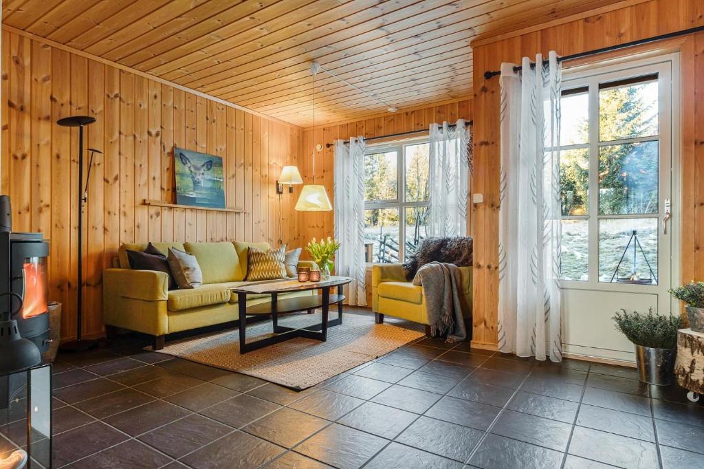 Loten Municipality Apartment | Natur & Ski · 3 sov/7 sengeplasser · Budor · 60 min OSL