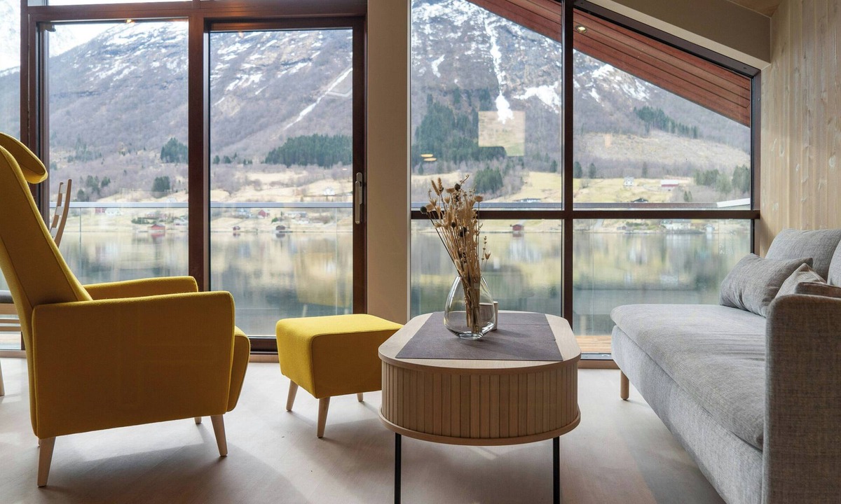 Sykkylven House | Near-sea boat house with panoramic views