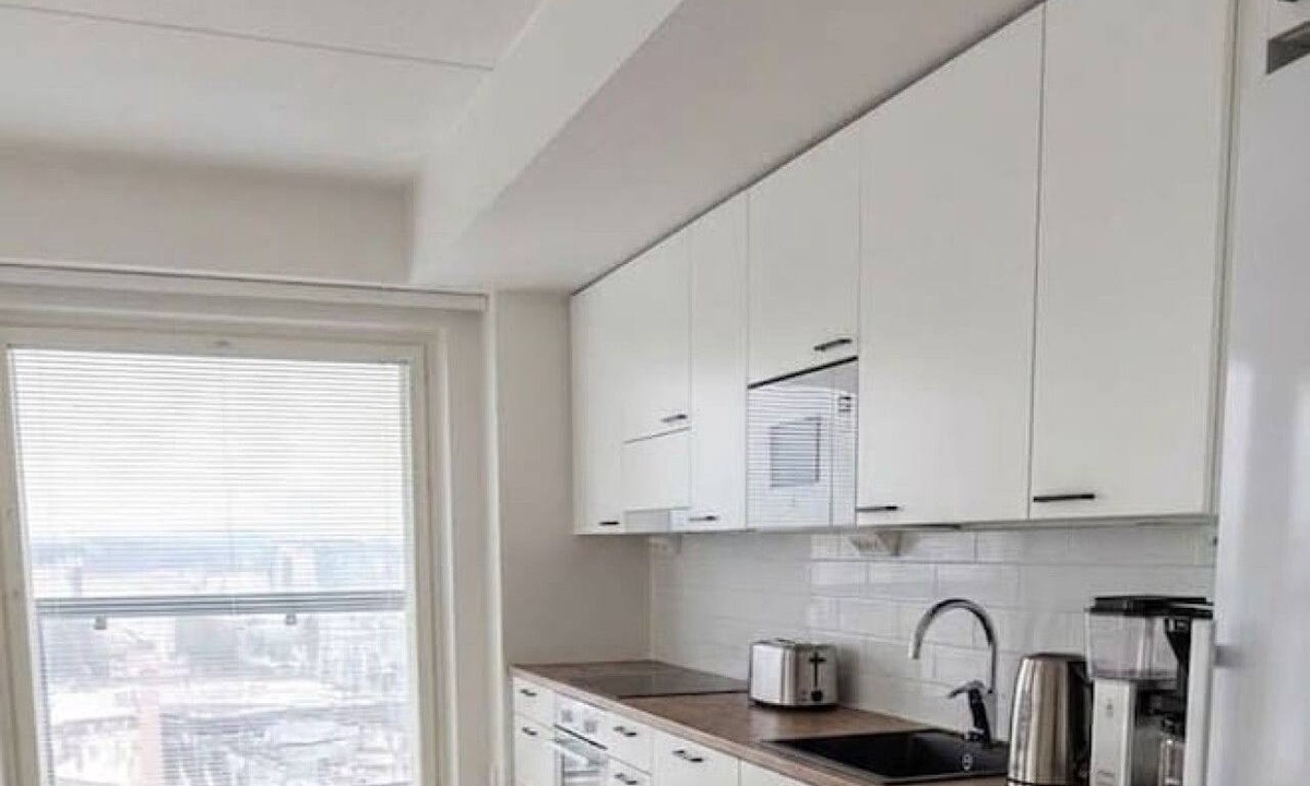 Jyvaskyla Apartment | New 13th Floor 2BR Apt in Centre | Hot Tub & Sauna