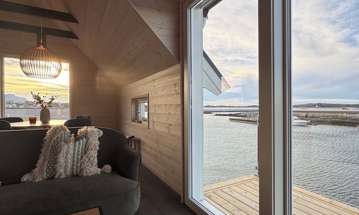 Brønnøy Cabin | New and exclusive cabins with fantastic sea views, right by the sea.