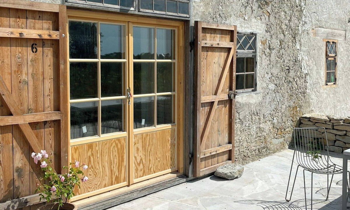 Burgsvik Apartment | New apartment in a converted stone barn near sea