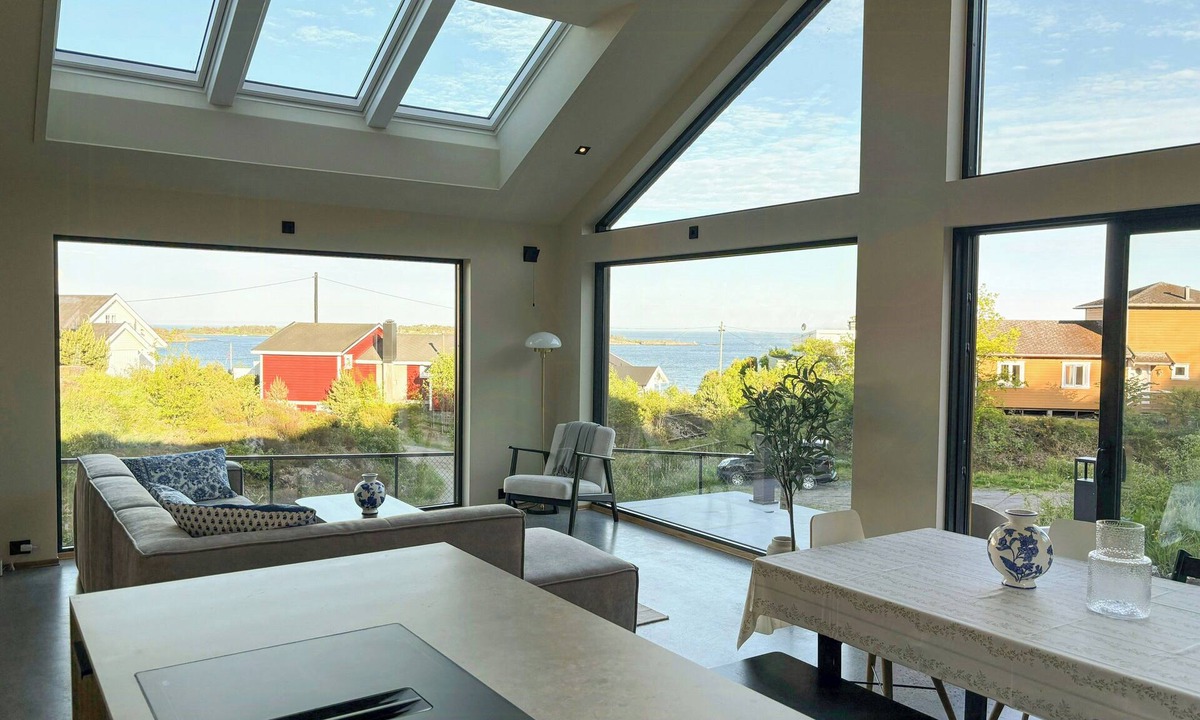 Kolbjørnsvik House | New Scandinavian cabin with sea views on Hisøy