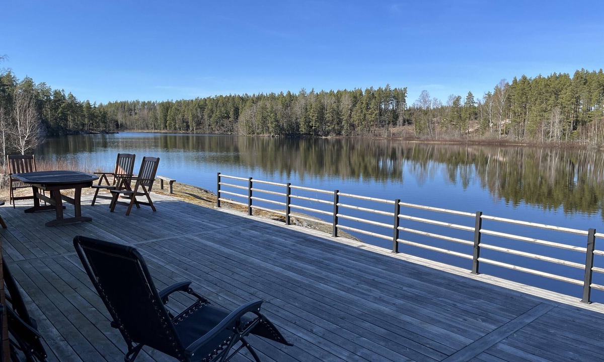 Hultsfred House | Newly built log cabin with sauna located on a lakeside plot outside Hultsfred | SE05086
