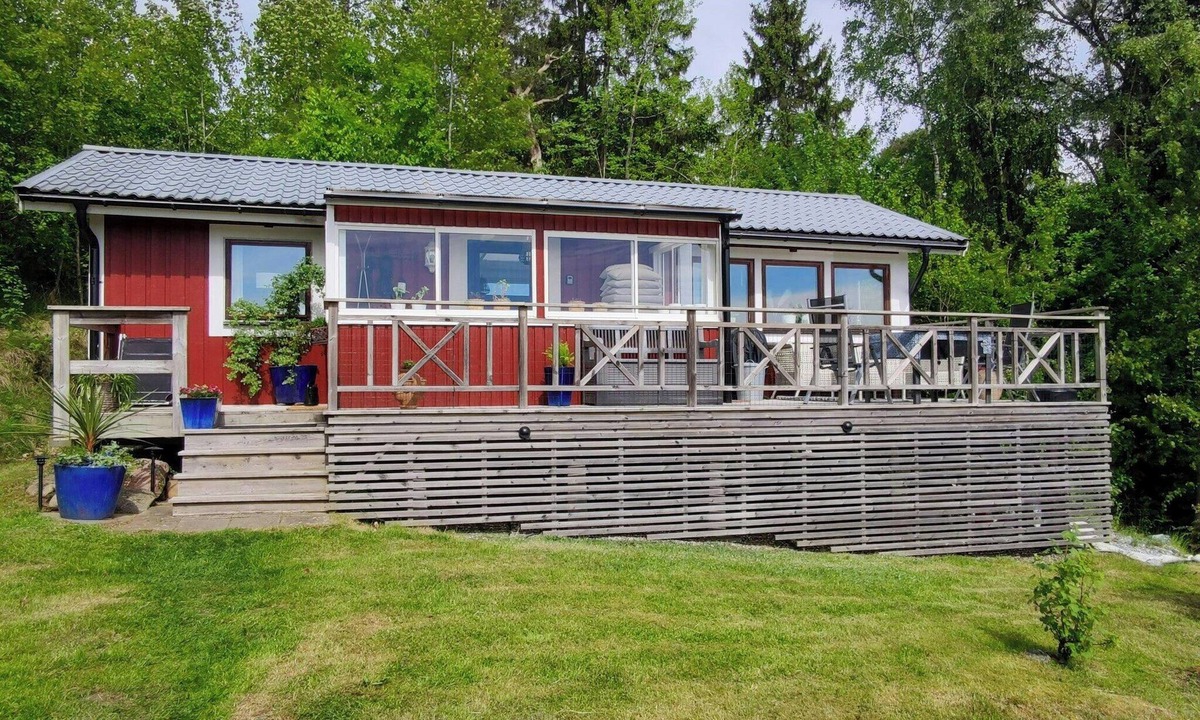 Vastra Gotaland House | Newly renovated cottage with sea view in Säckebäck