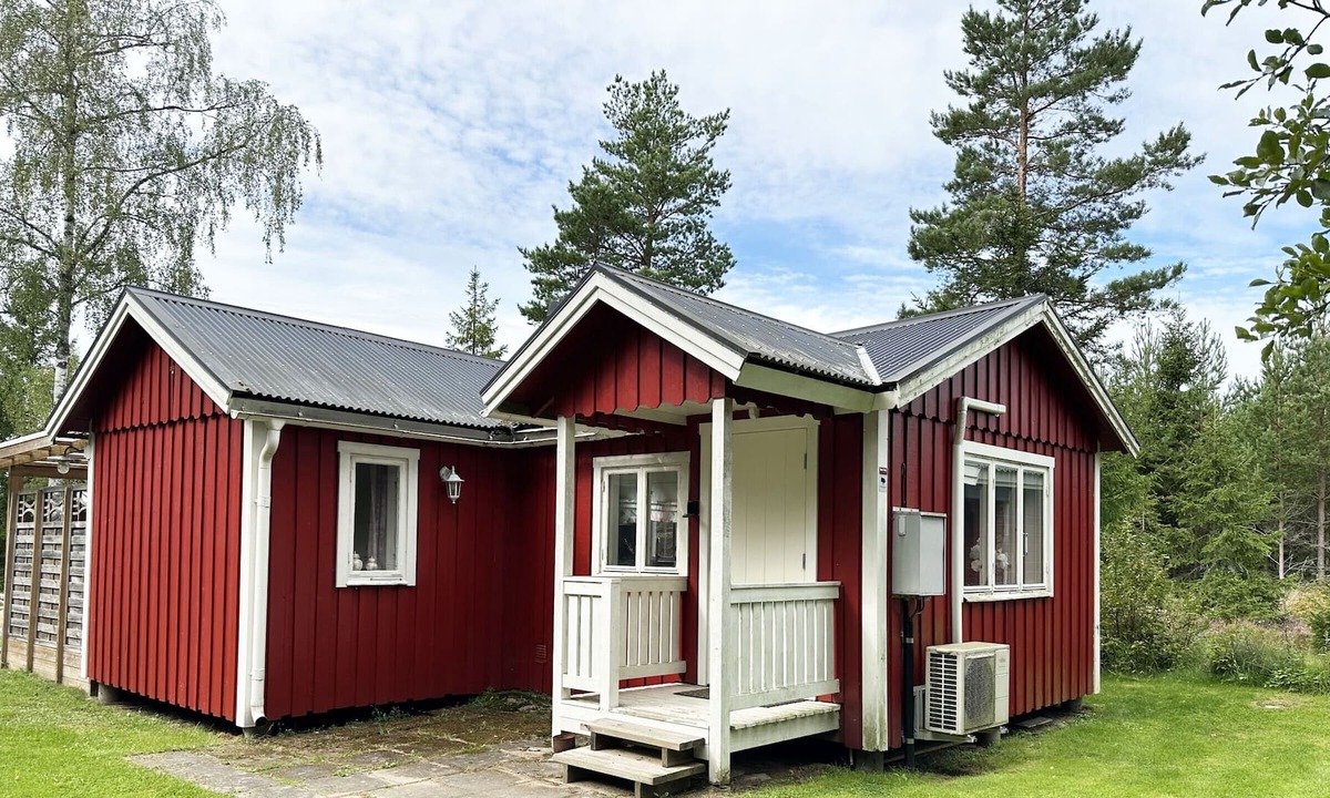 Timmersdala House | Nice holiday home by the lake Vristulven | SE08049