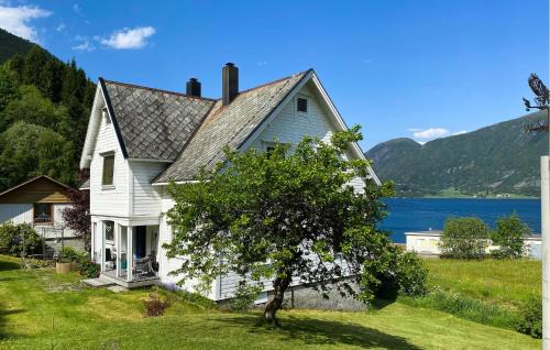 Volda House | Nice Home In Austefjorden