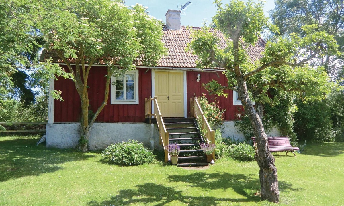 Storlinge House | Nice home in Borgholm with kitchen
