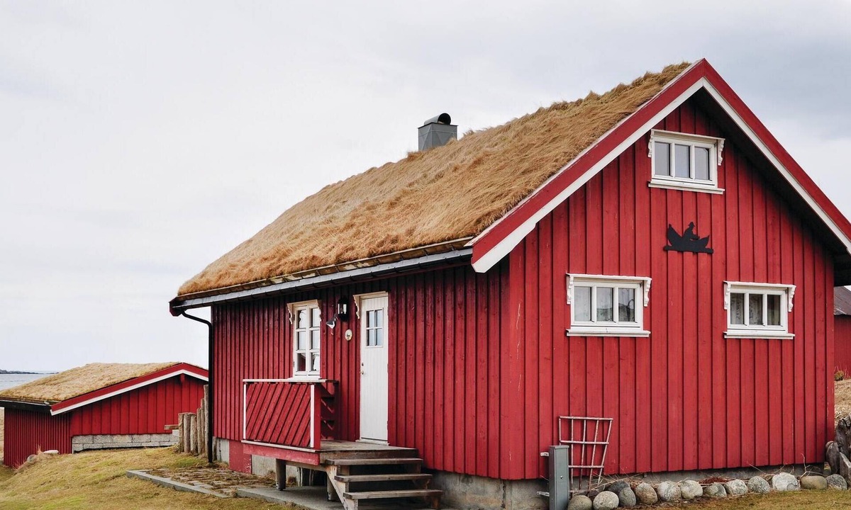 Vestvagøy House | Nice home in Bøstad with house a mountain view