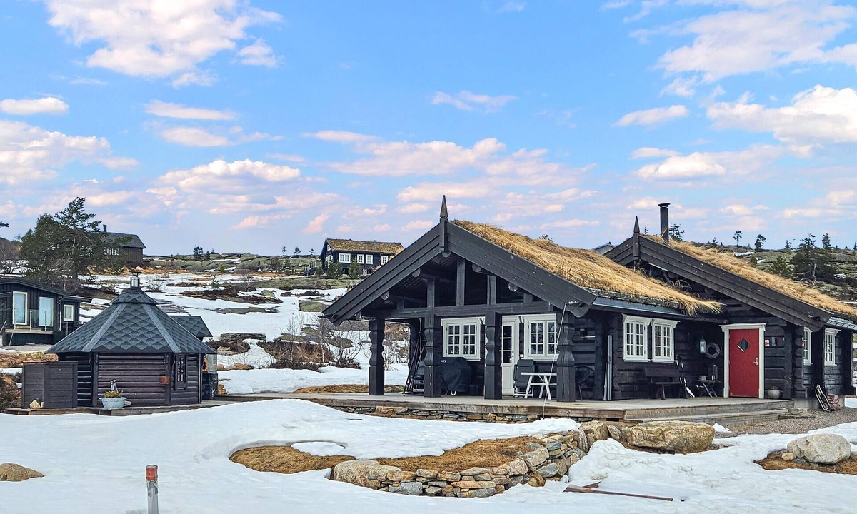 Tørdal House | Nice home in Drangedal with sauna