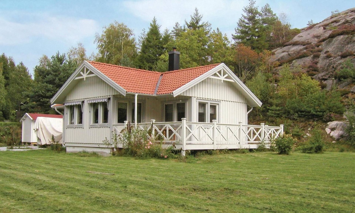 Hjaelteby House | Nice home in Hjälteby