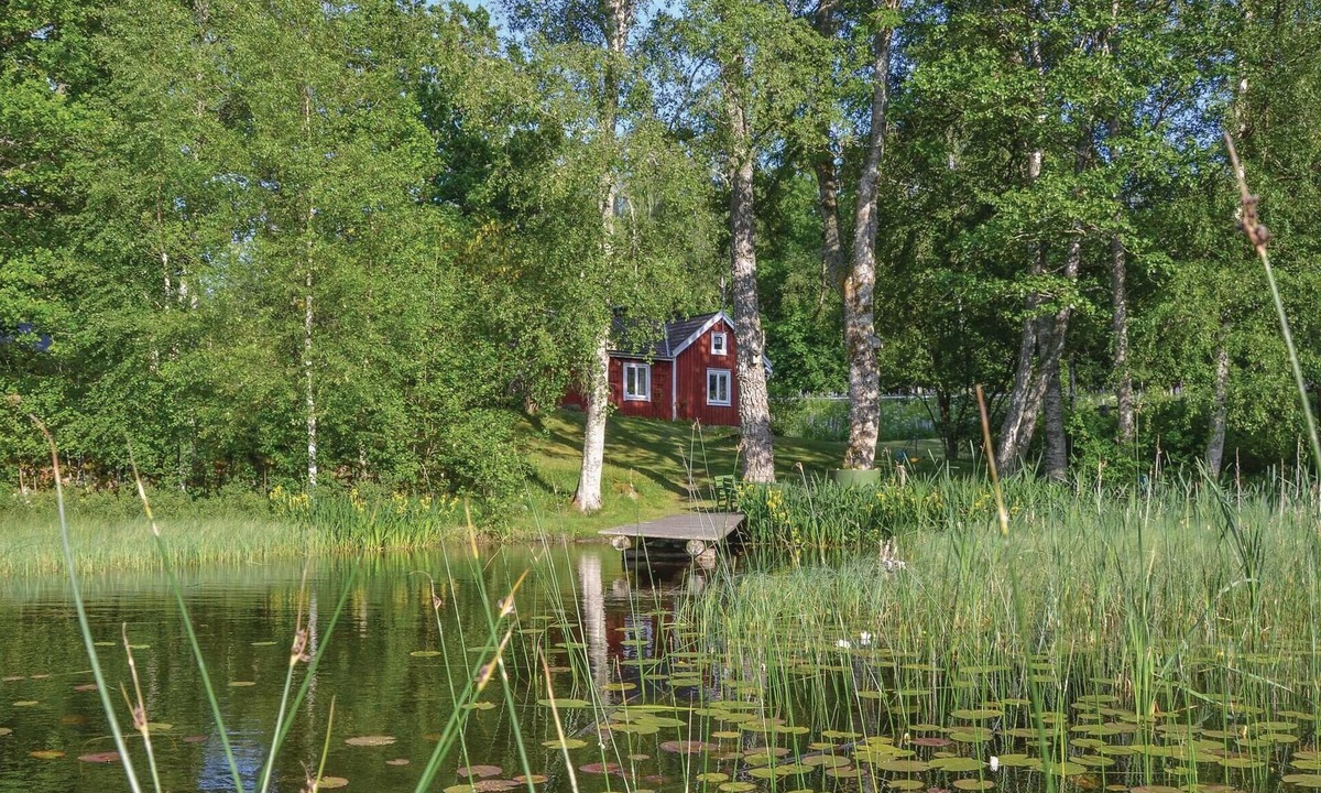 Holmsjo House | Nice home in Holmsjö with lake view