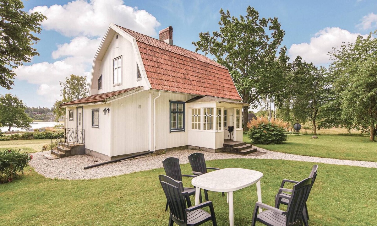 Kopmannebro House | Nice home in Köpmannebro with house sea view
