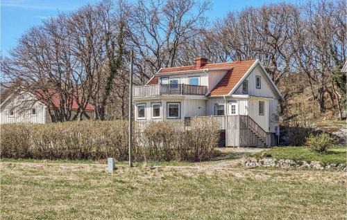 Kyrkesund House | Nice Home In Långekärr With Kitchen