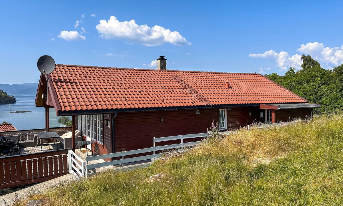 Sjernarøy House | Nice home in Sjernarøy with WiFi